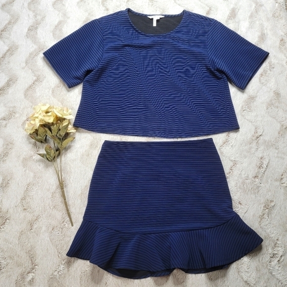 BCBGeneration Navy Combo Black Boxy Top Size M/L Ruffle Skirt Size 10 Set - Picture 1 of 13